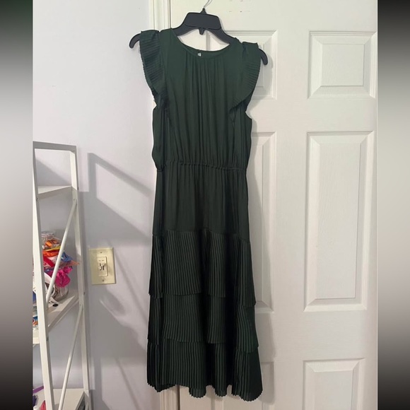 Banana Republic Dresses & Skirts - Banana Republic Elegant Green Pleated Dress